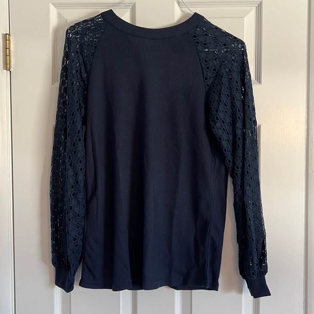 NWT waffle knit lace sleeve women’s size medium